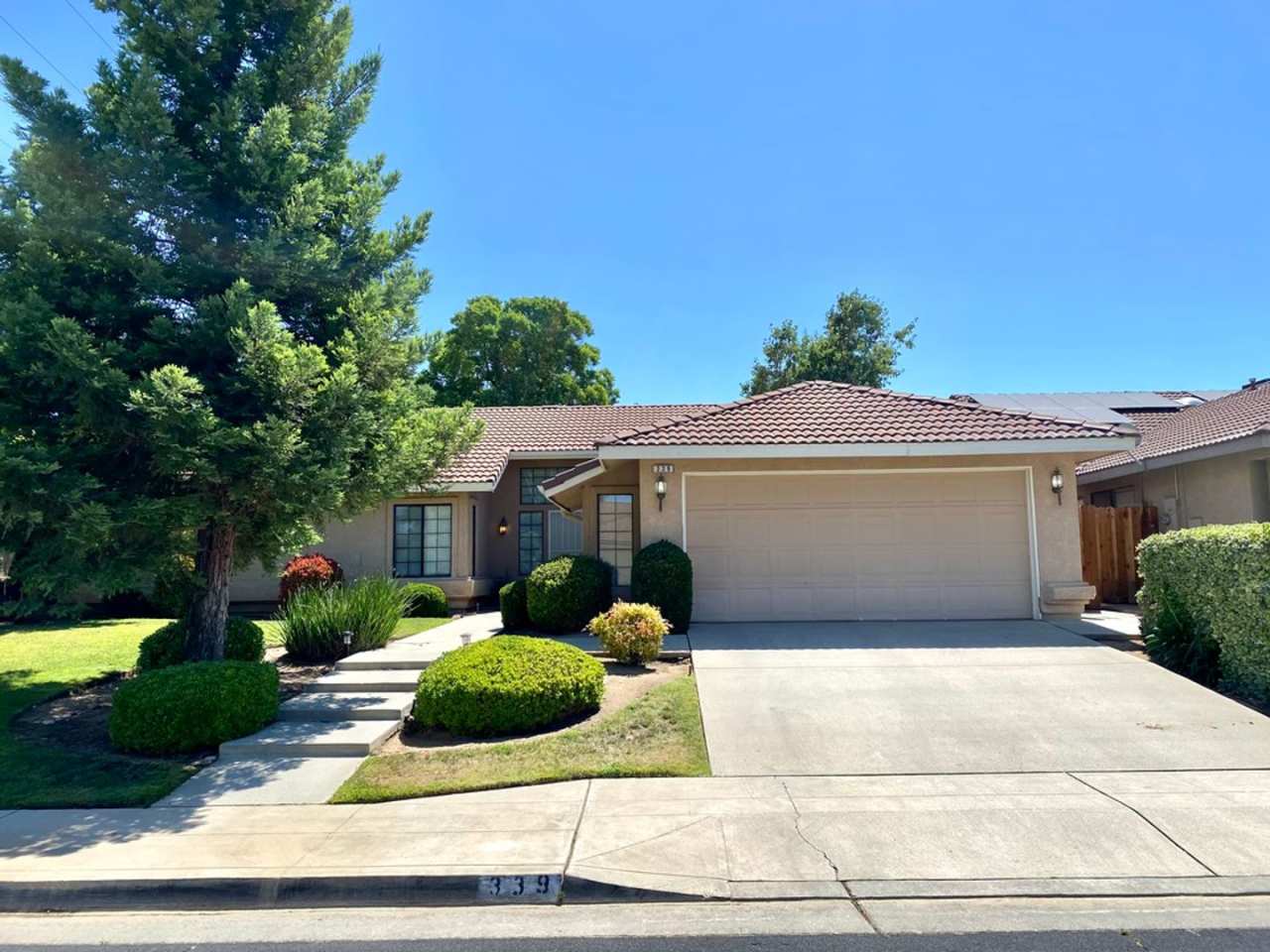 $2,295 Bullard  Fowler, 3 Bedroom - Amber Ave, Clovis