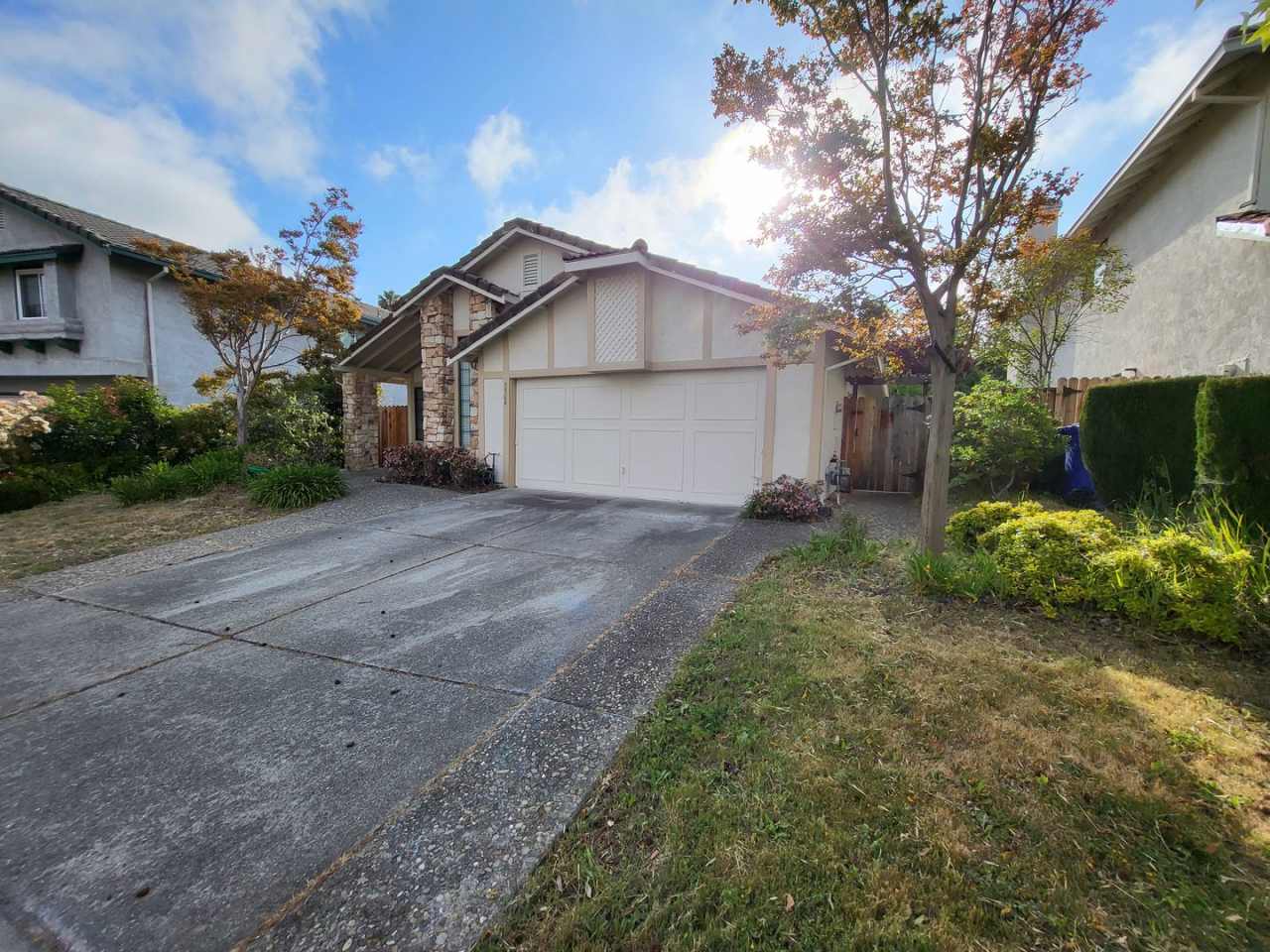 Beautiful Carriage Hills Home!!