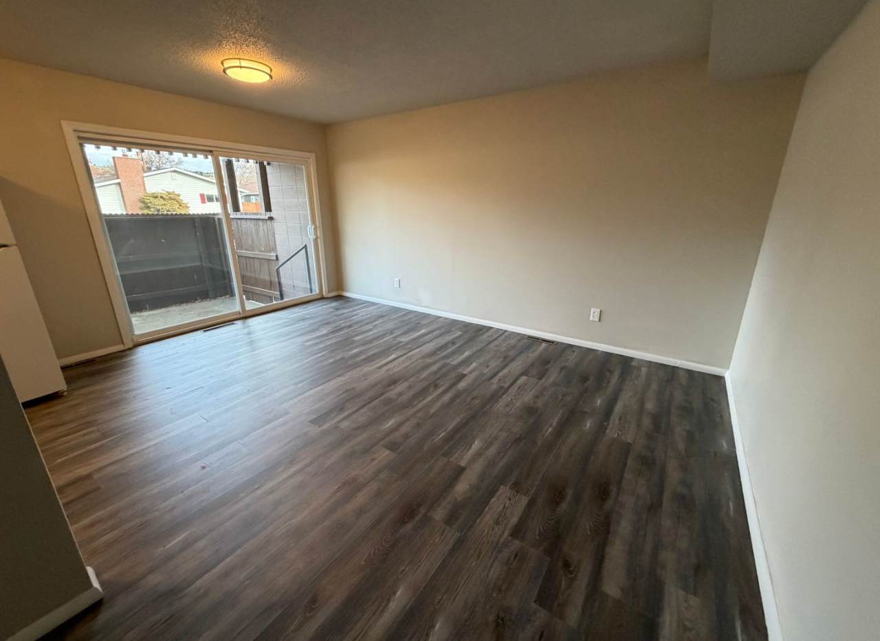 Charming 1-Bedroom Condo in Desirable West End Neighborhood