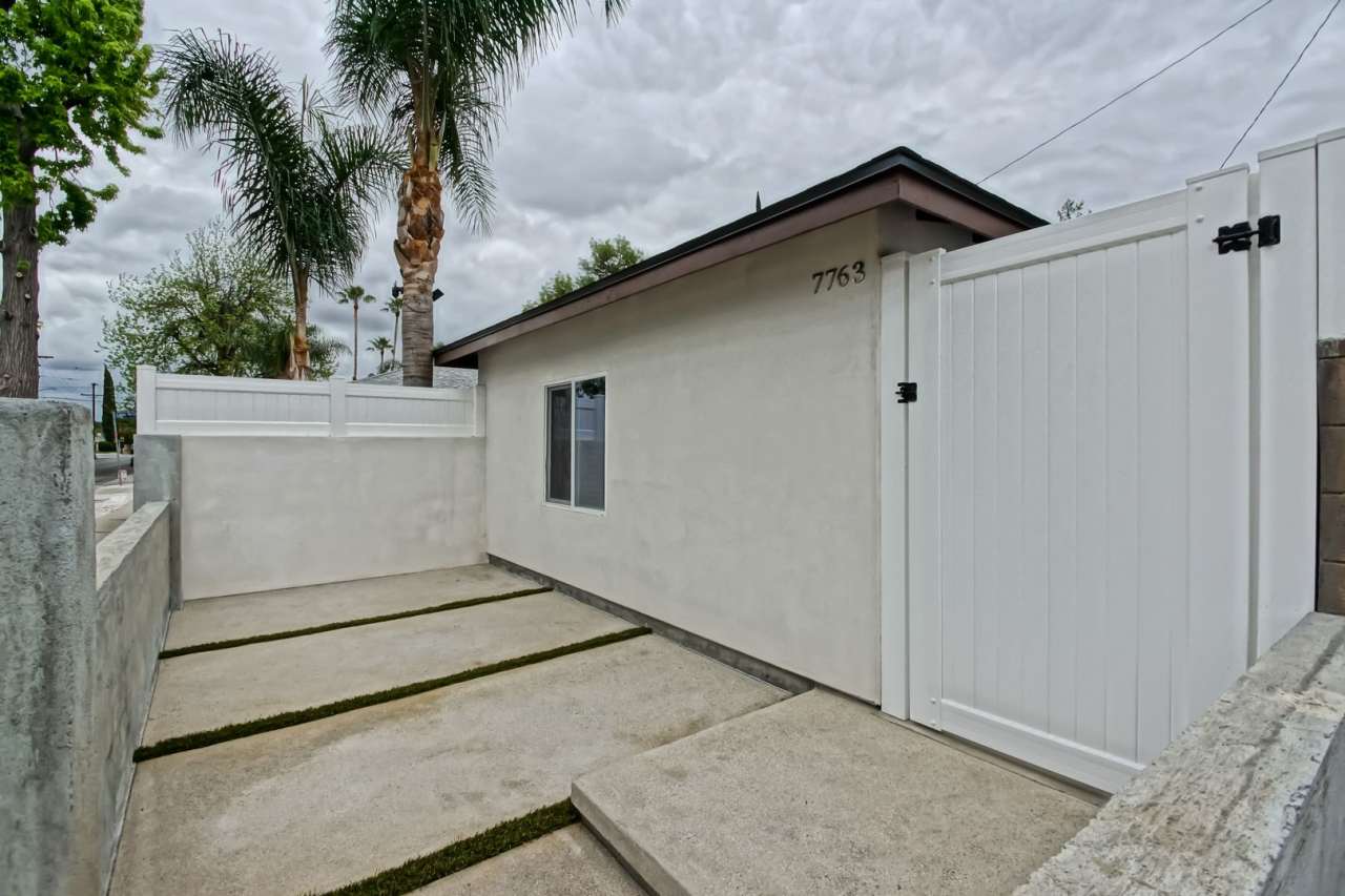 NEWLY BUILT, LUXURIOUS  BRIGHT, 1BR1BA ADU HOME W/ ALL-NEW DESIGNER AMENITIES CLOSE TO SCHOOLS, PARKS, SHOPPING  EASY FREEWAY ACCESS!