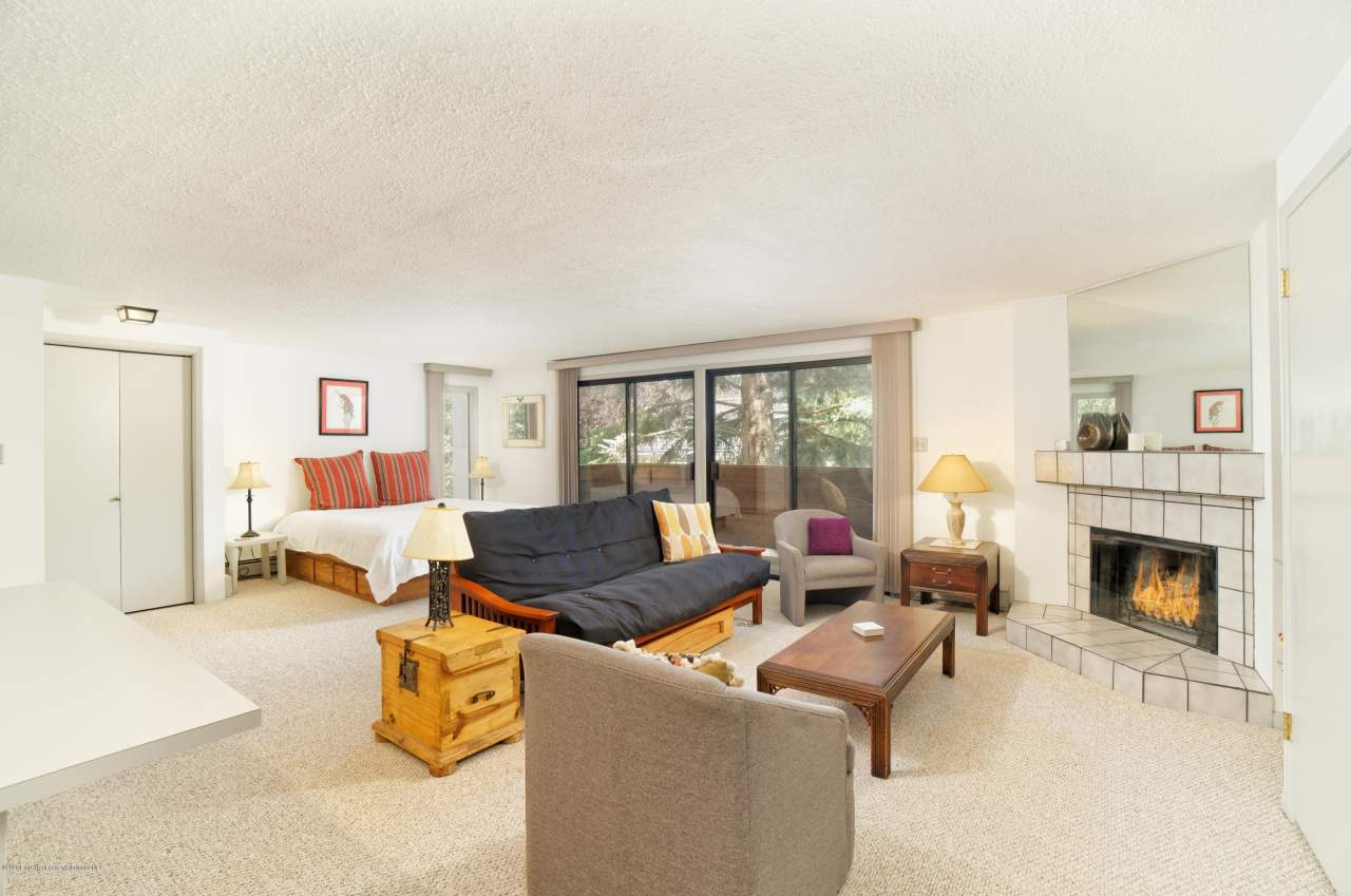 935 E Hopkins Avenue unit: 6