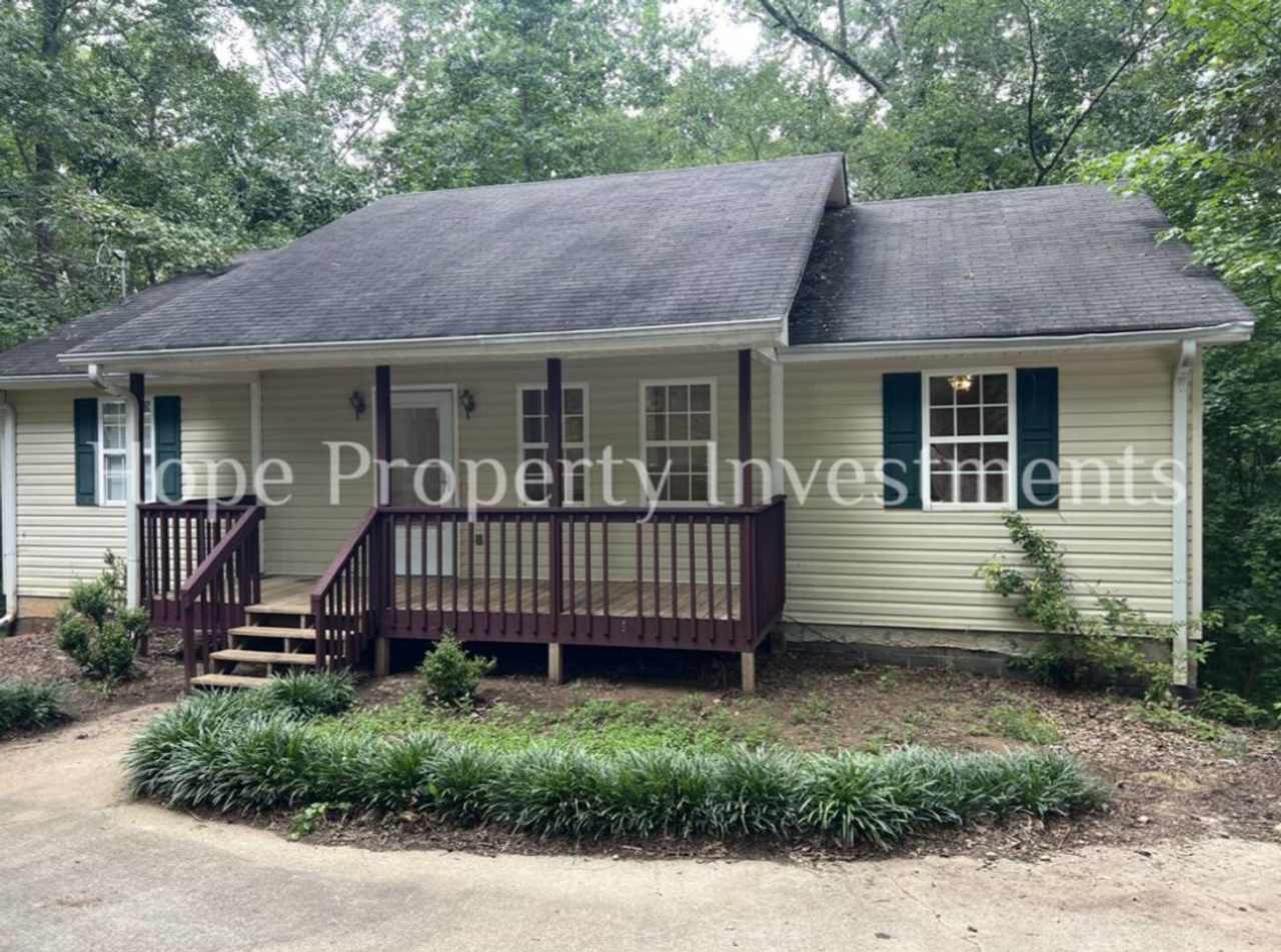 NEWNAN- 370 Widgeon Dr 3 bedroom 2 bath plus basement (See Walk Through Video)
