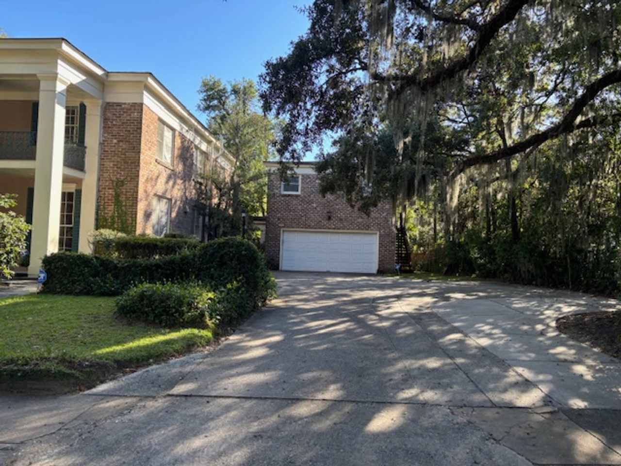 Fully furnished 1 bedroom 1 bath garage apartment