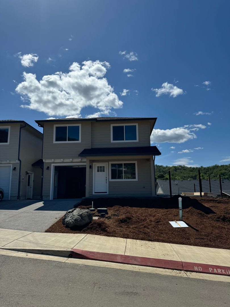 Newer West Roseburg 3-Bedroom, 2.5-Bath Townhouse