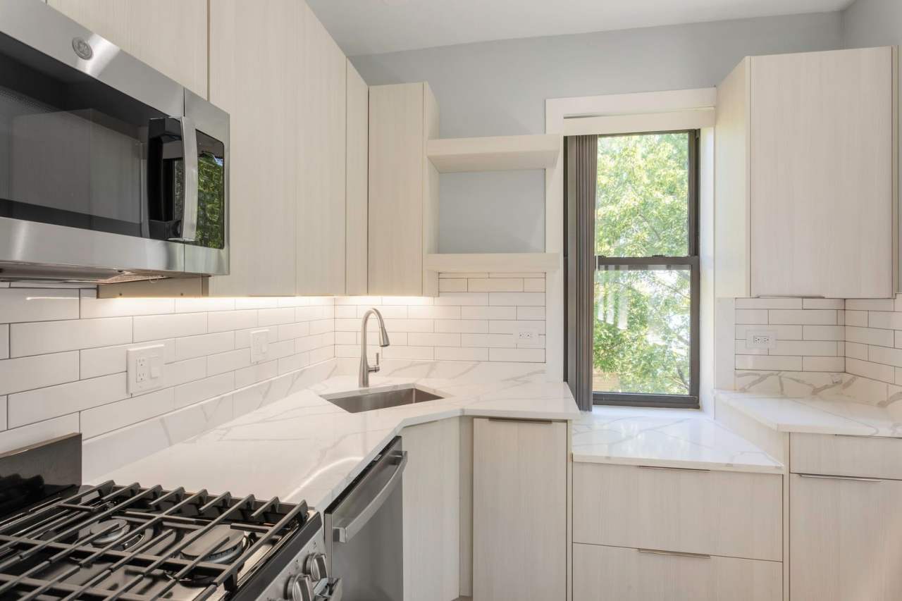 1320 W Birchwood Ave