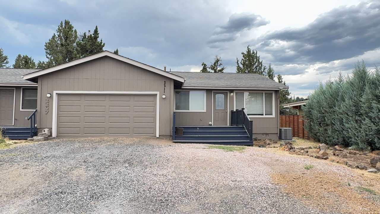 CHECK OUT THIS SPACIOUS 4 BEDROOM, 2 BATH TOWNHOME NEAR DOWNTOWN BEND!