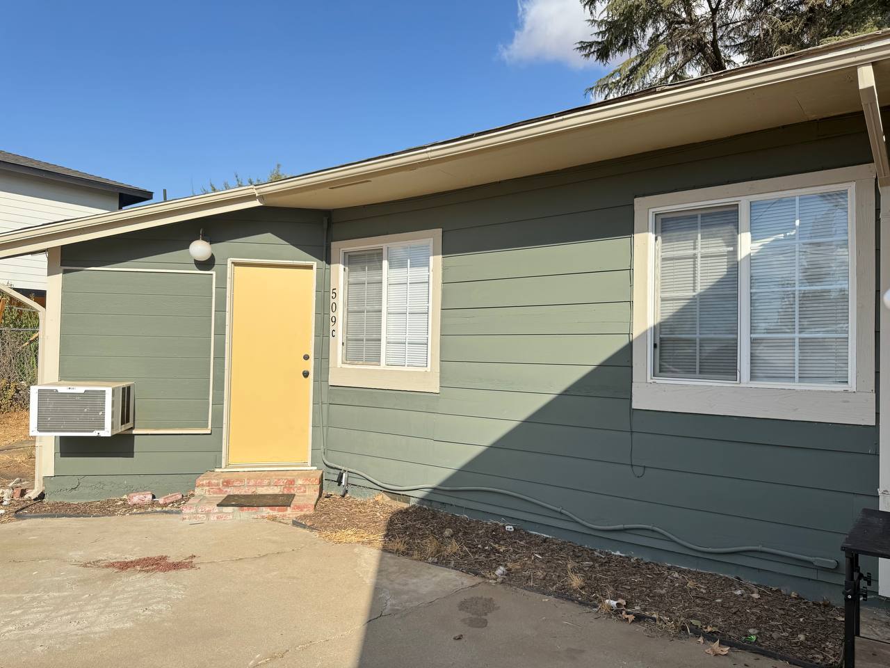 509 North Valencia Boulevard - Black door