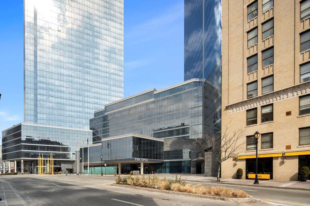 1 Renaissance Square