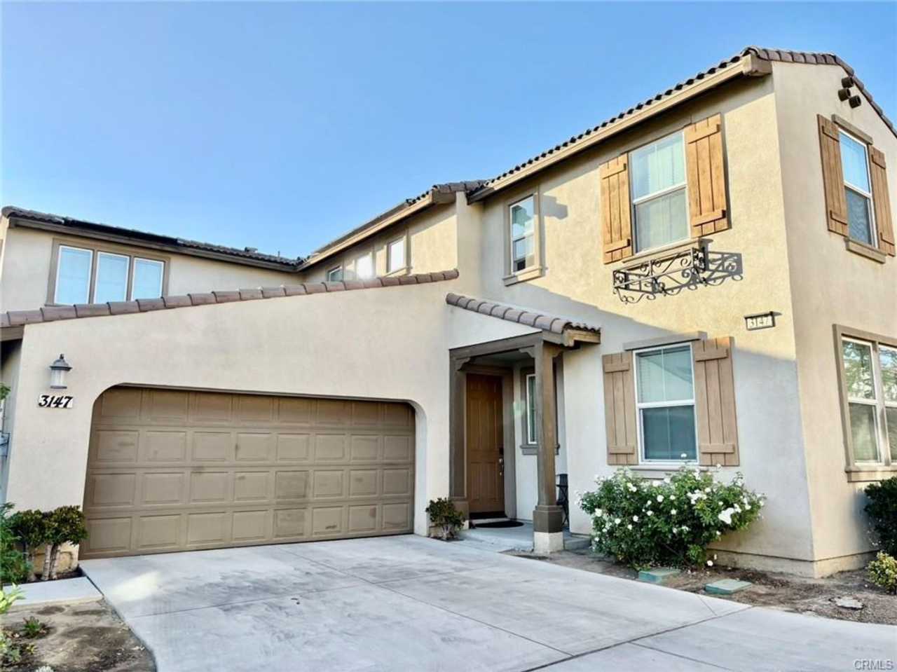 Cozy 4 Bedroom 3 Bath located conviently in Ontario.