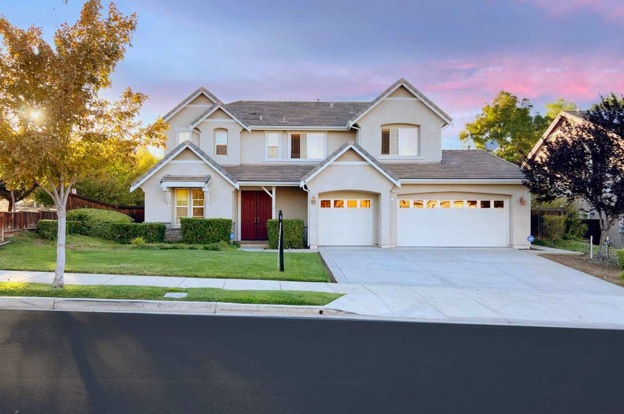 Wonderful rental 4-bedroom opportunity in highly desirable Brentwood Deer Ridge Community! Located at the very top of Deer Ridge!