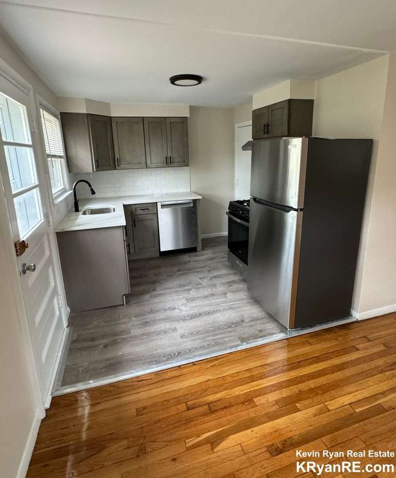 Newly renovated 2 bed with an office available now!