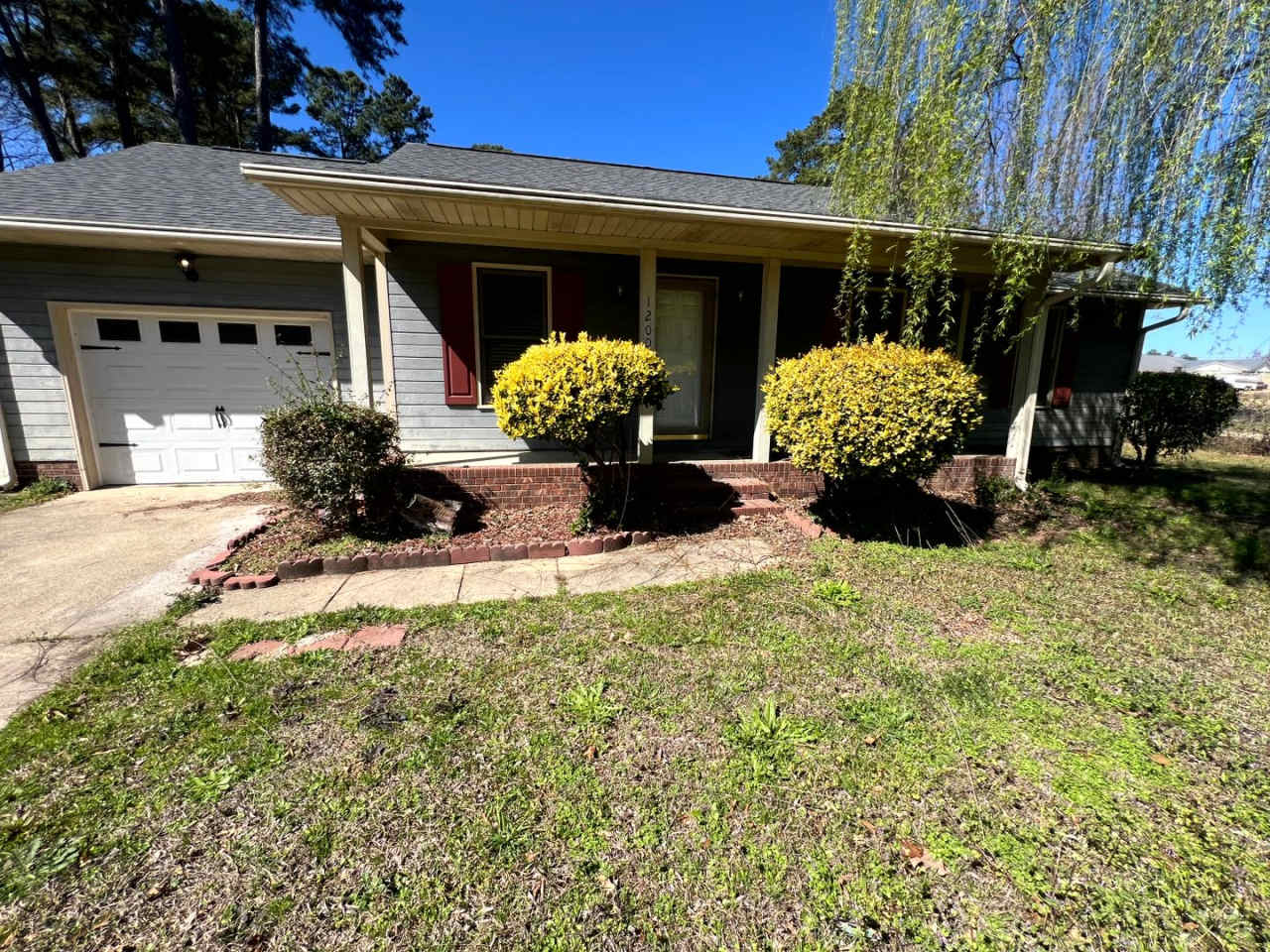 1200 Bostian Drive ~ Arran Park **LAWN SERVICE INCLUDED**