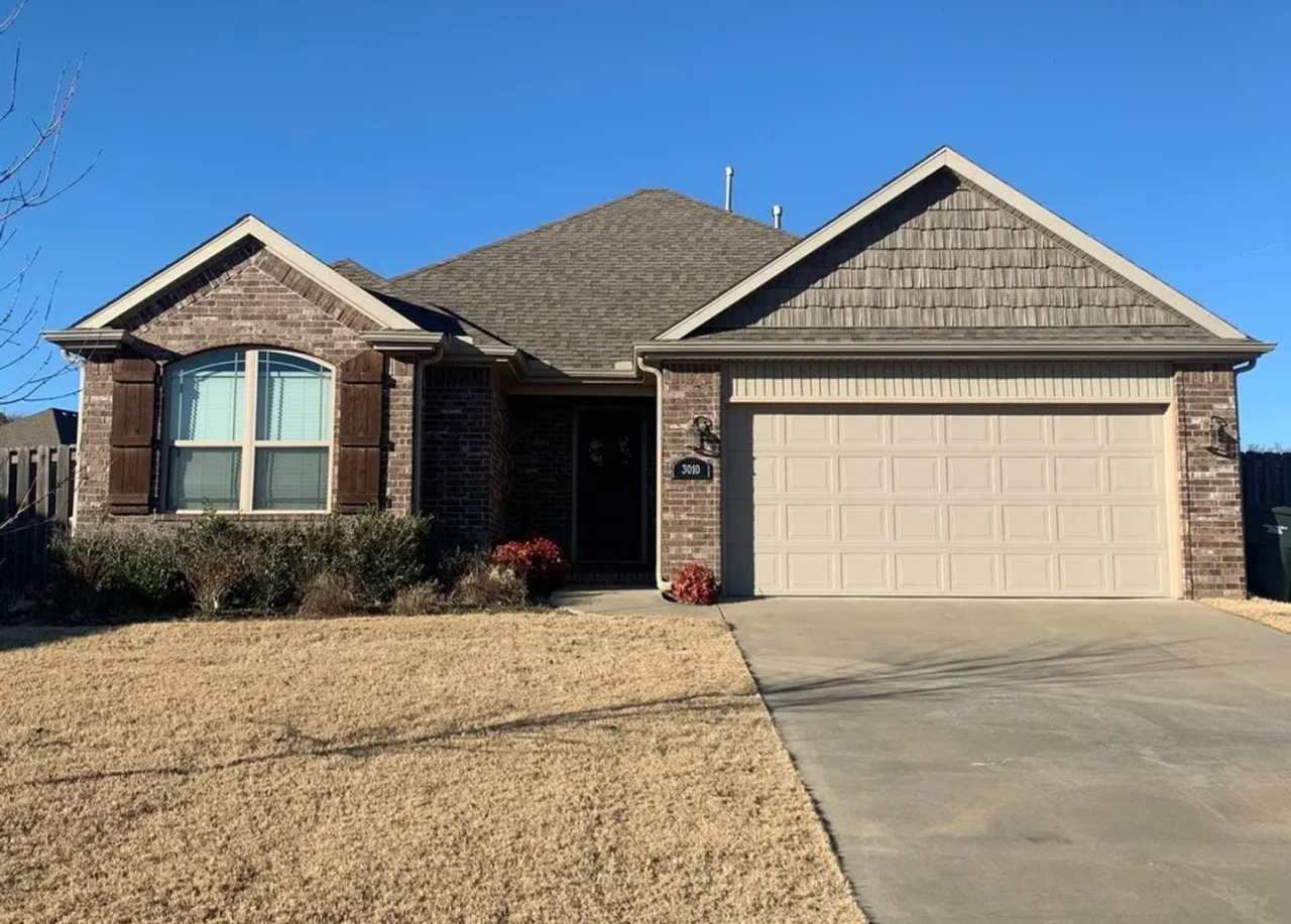 BEAUTIFUL HOME IN GREAT LOCATION!