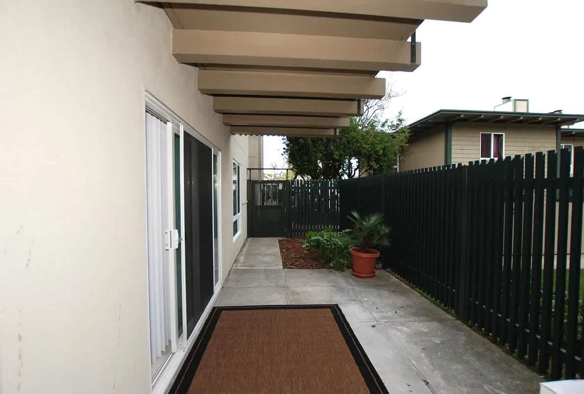 902 Peninsula Ave Apt 102