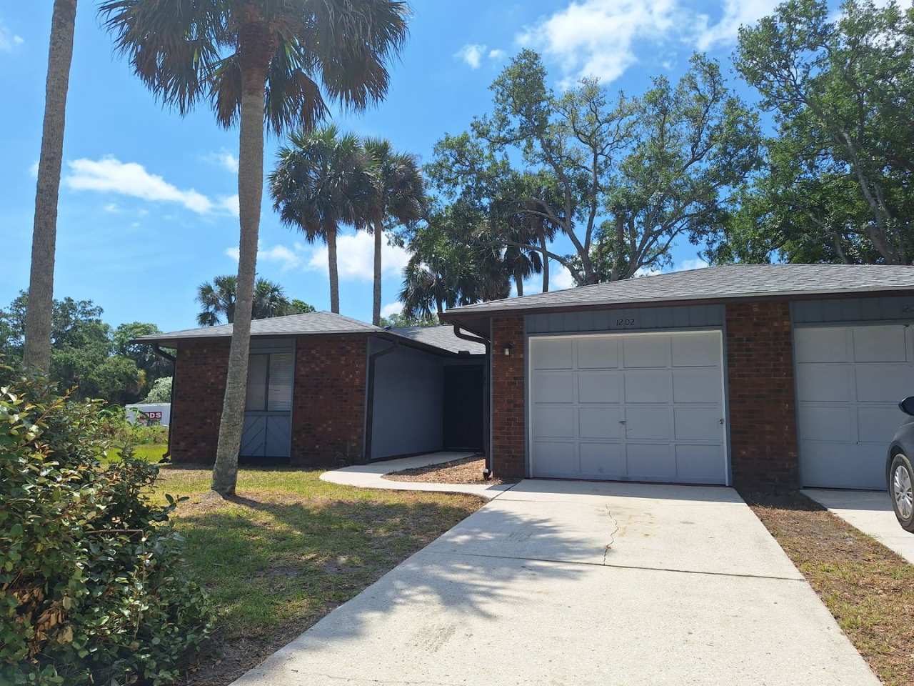 2BR 2BA 1 CAR GARAGE DUPLEX