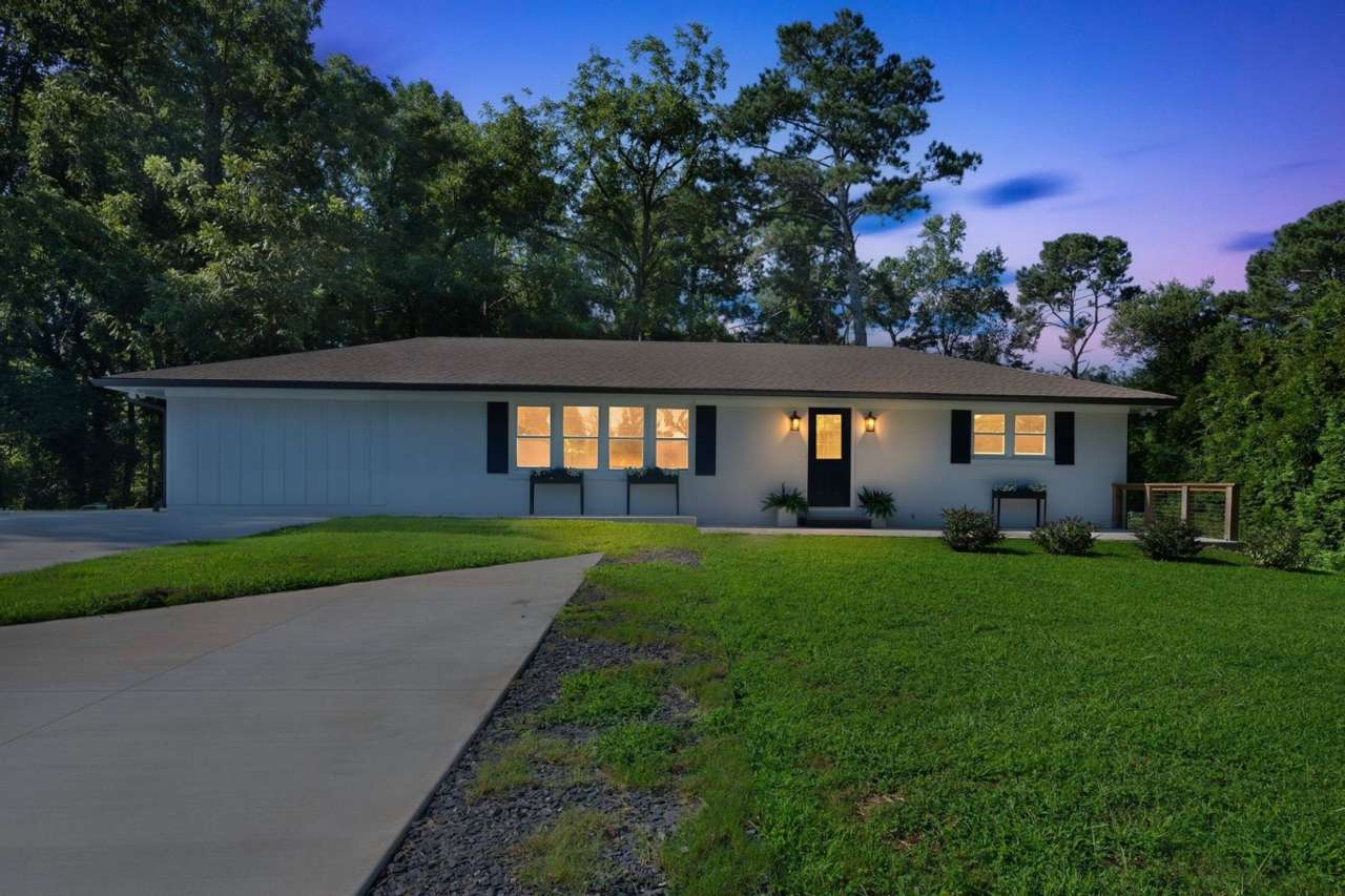 Charming 3BR House in Milton