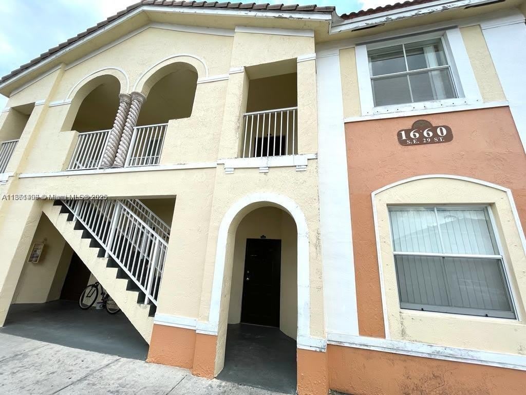 1660 SE 29th St