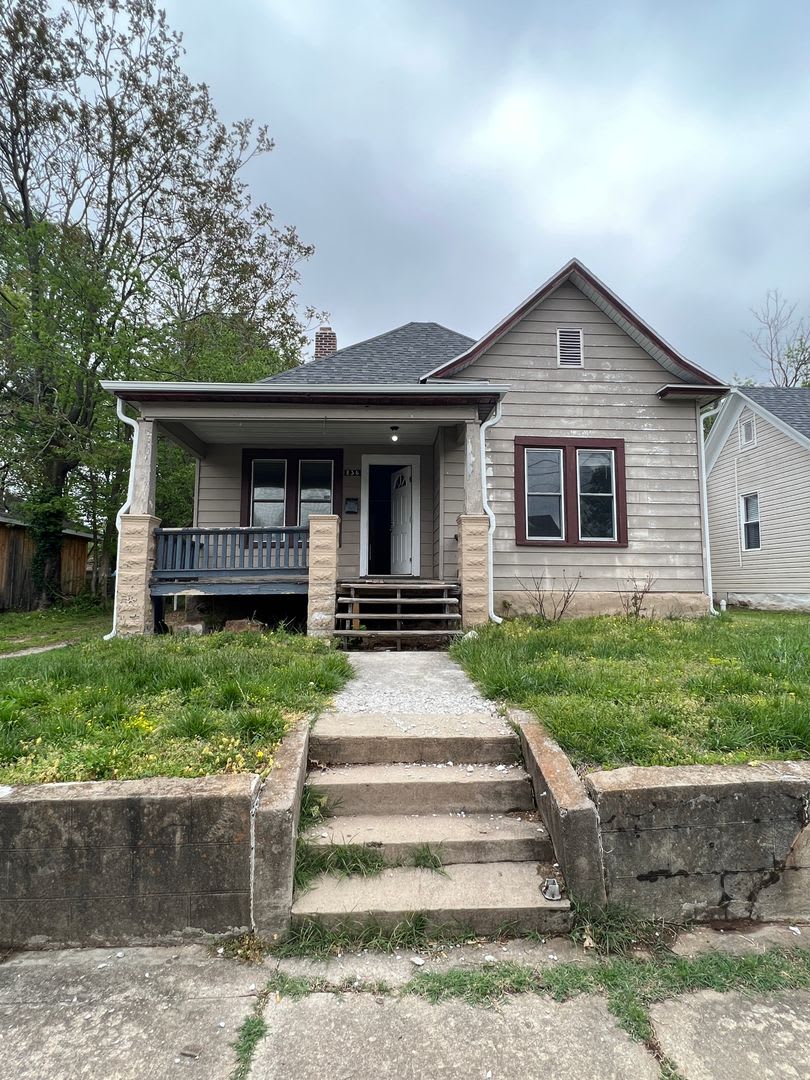 3 bedroom/1 bathroom house