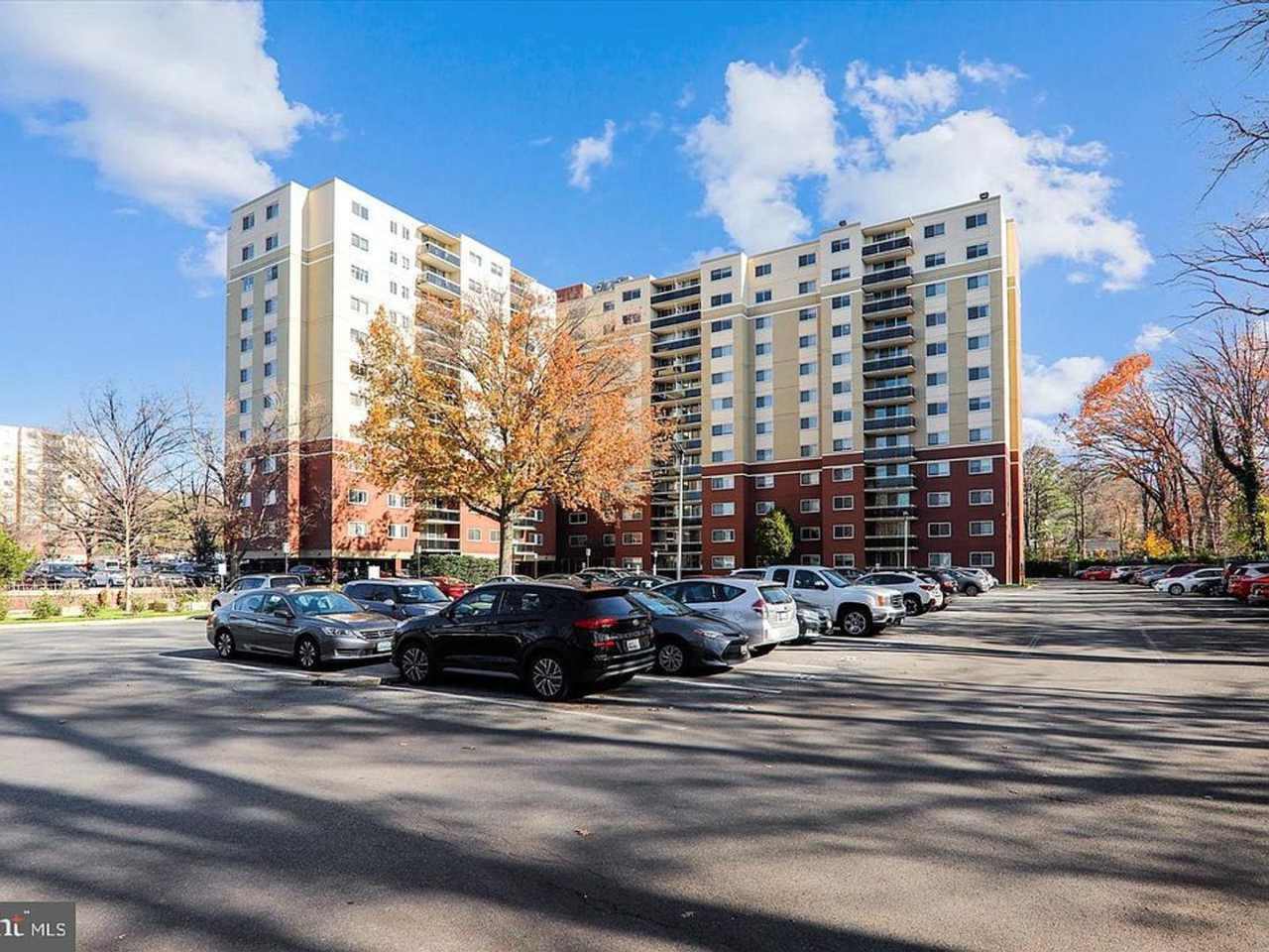 Welcome to Takoma Overlook! Furnished 1br 1ba condo