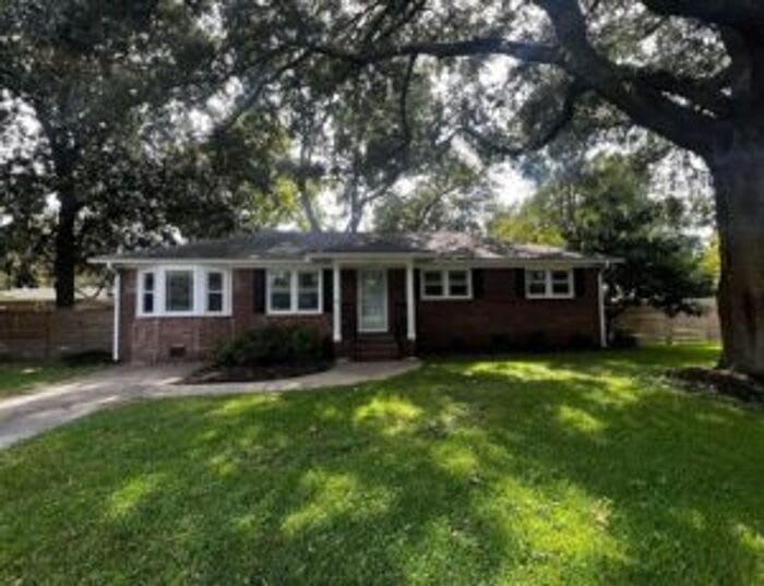 1343 Hermitage Avenue