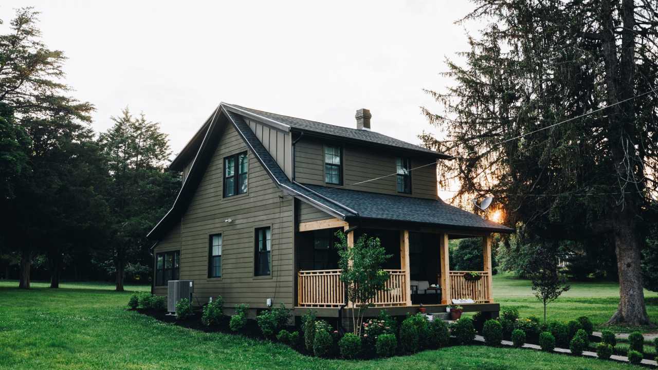 Newly Renovated 2 Bed, 1 Bath Home in Central Schools!!