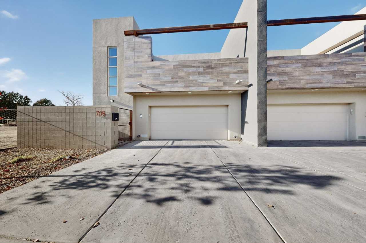 705 Alcalde Place SW unit: Lower