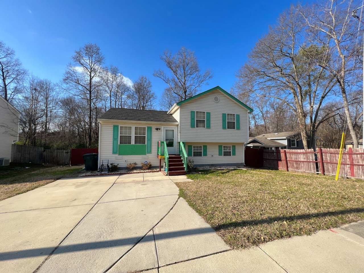 Room in 3 Bedroom Home at Beaverwood Dr