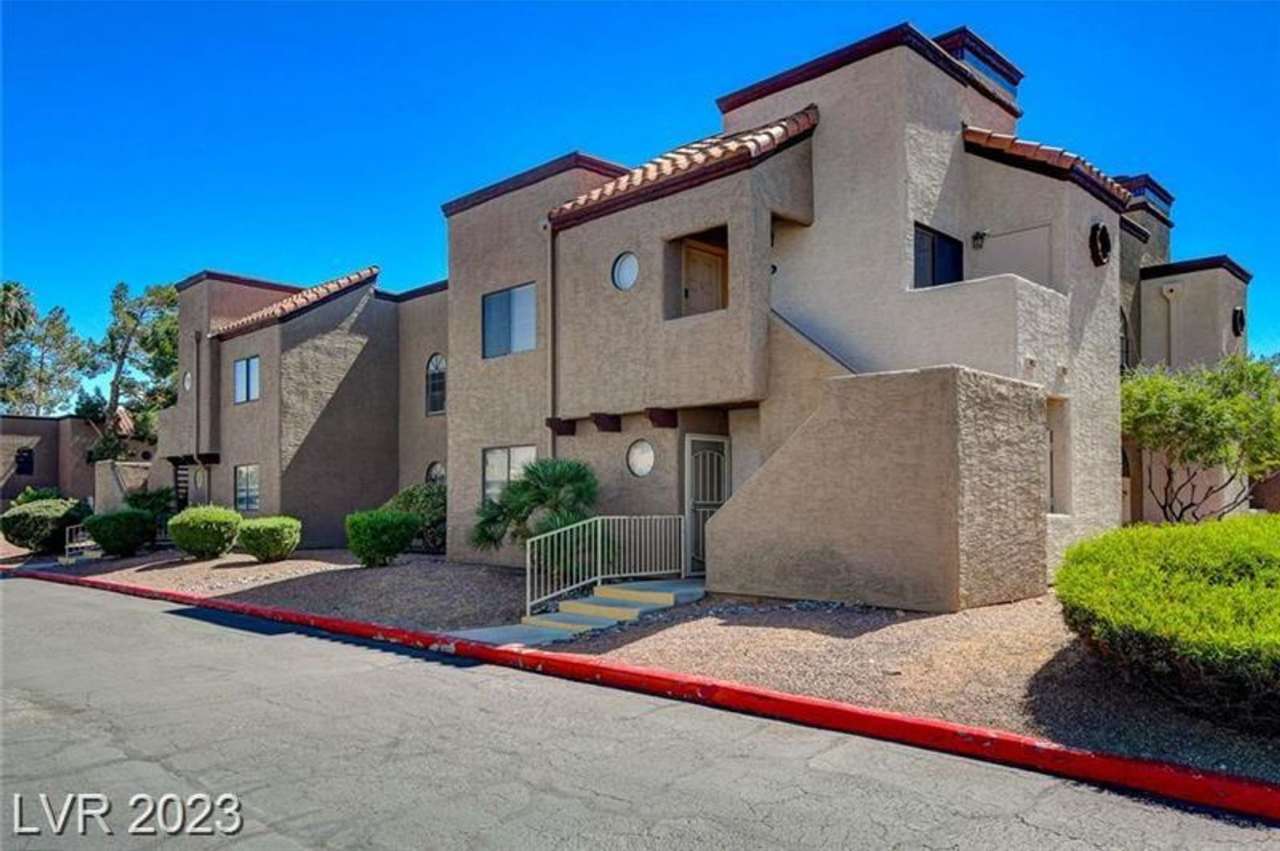 Cozy 2 bedroom  2 bath Condo