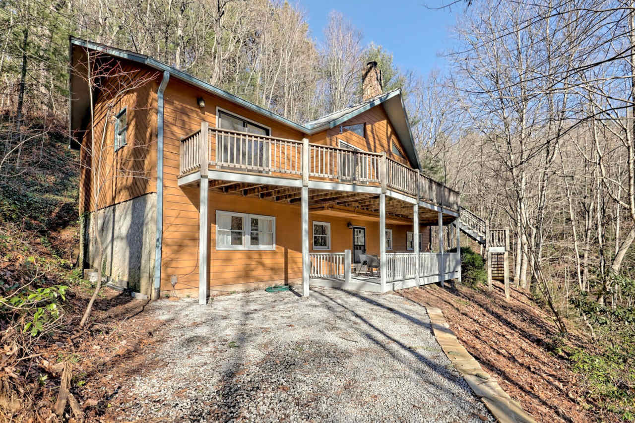 1021 Saddle Back Cir