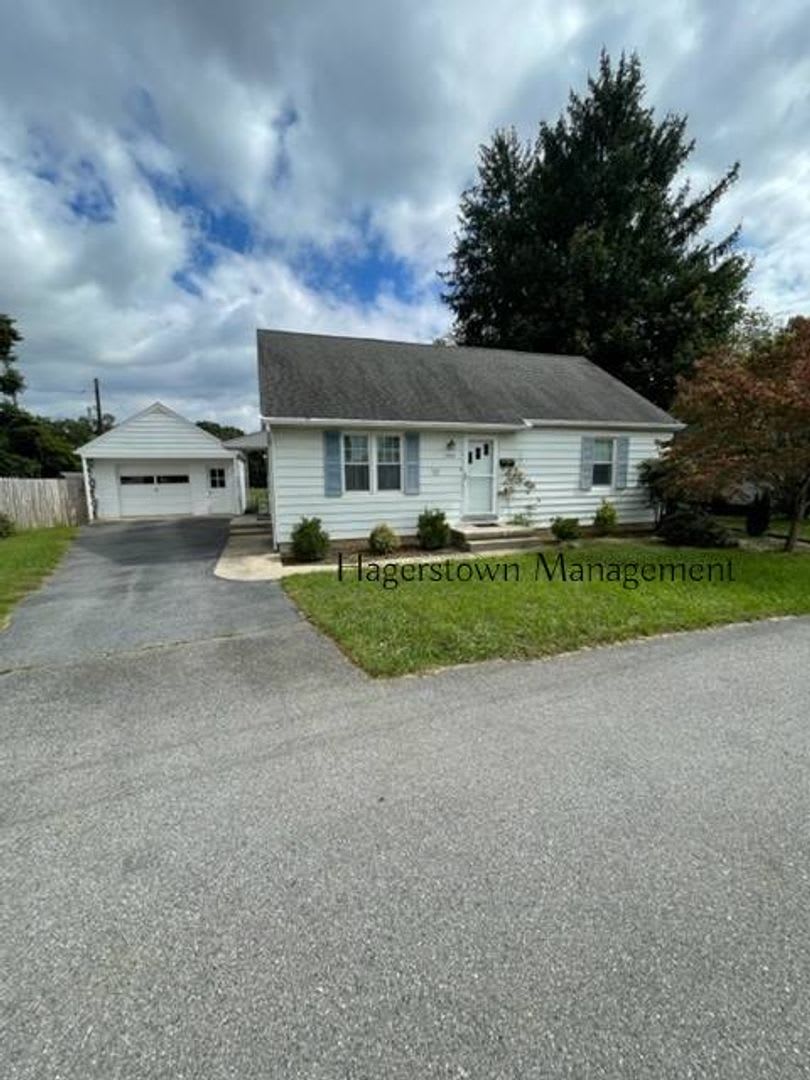 Charming Cape Cod in Halfway