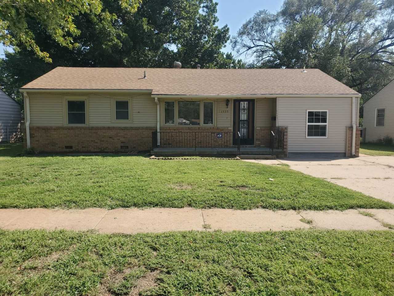 Single family home Recently renovated, move in ready near I-35 and Hydraulic