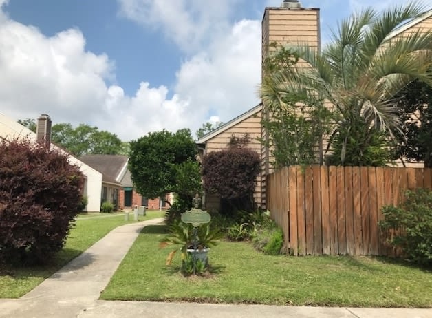 3 Bed 2 Bath Townhome behind Parc Lafayette off Kaliste Saloom