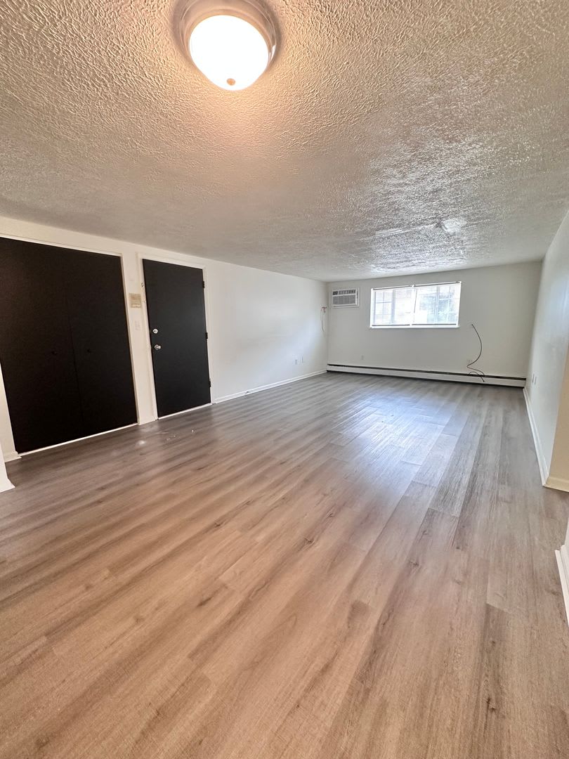 2BR apartment in Beaver, PA!! Prime Location!! Corner of Market and 5th