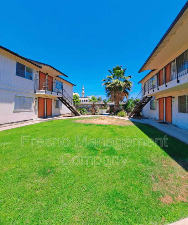 4422 E. Sierra Madre Ave.