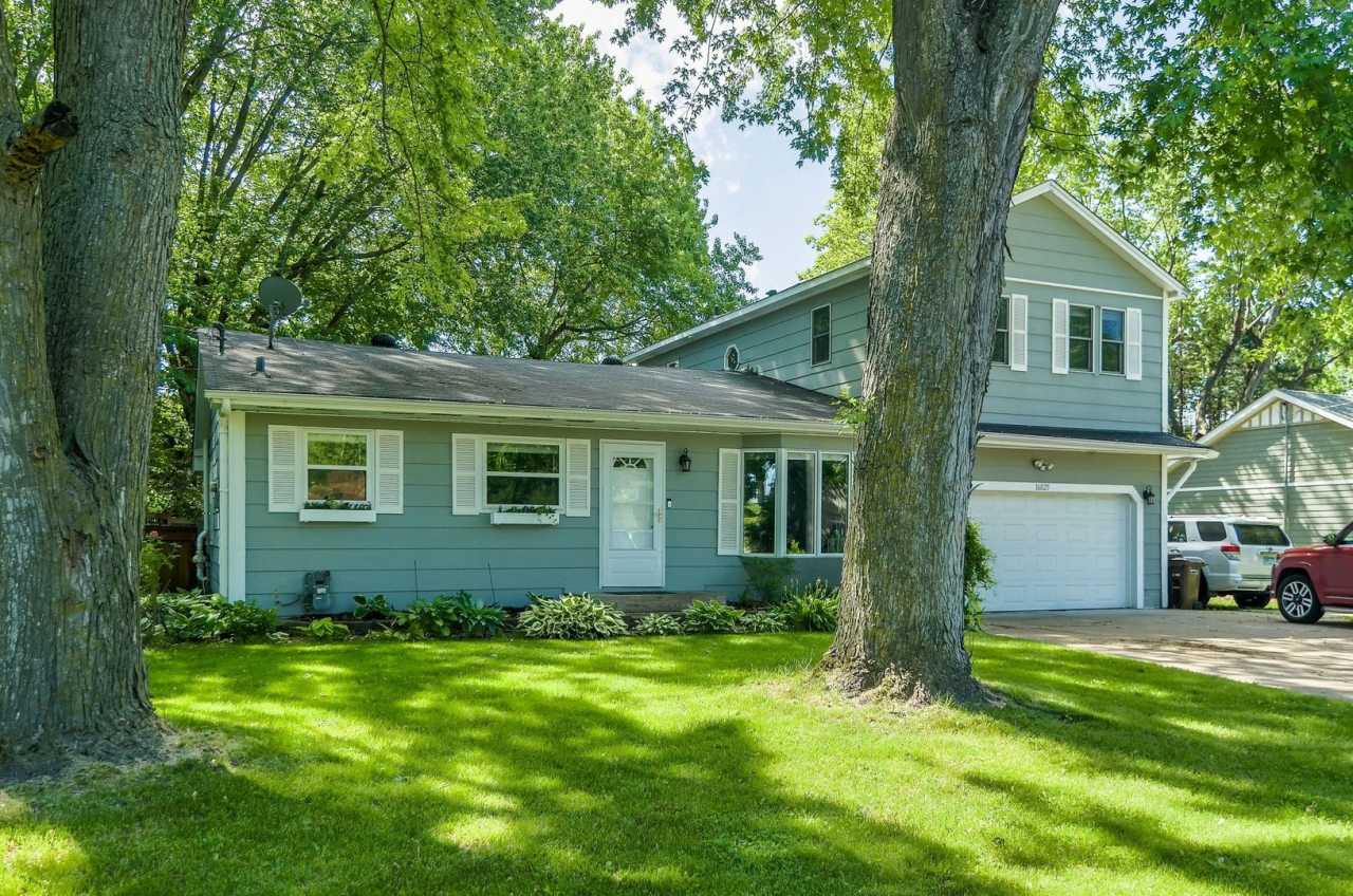 Nice Updated 3br/3ba In Wayzata (1 car garage)