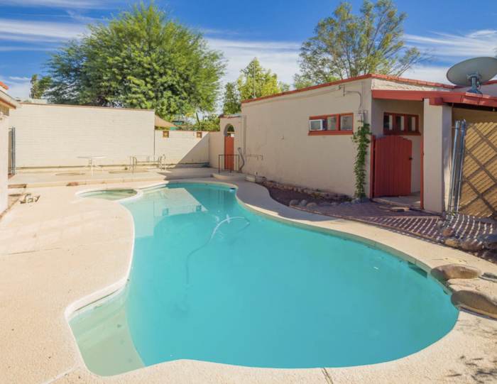 530 East Blacklidge Drive