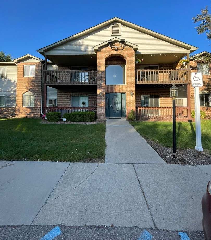 1st Floor - Two Bedroom Condo in Stadium Meadows!