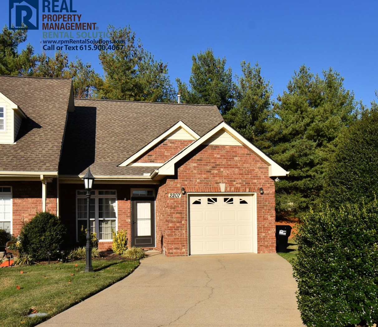 Charming 3 bd 2.5 ba townhouse! Washer/dryer included and attached garage!