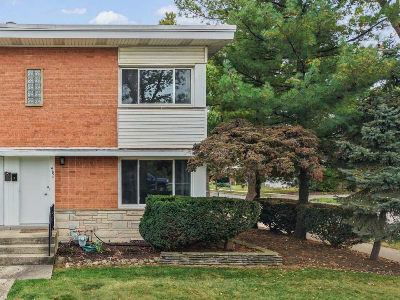 482 E Vallette Street