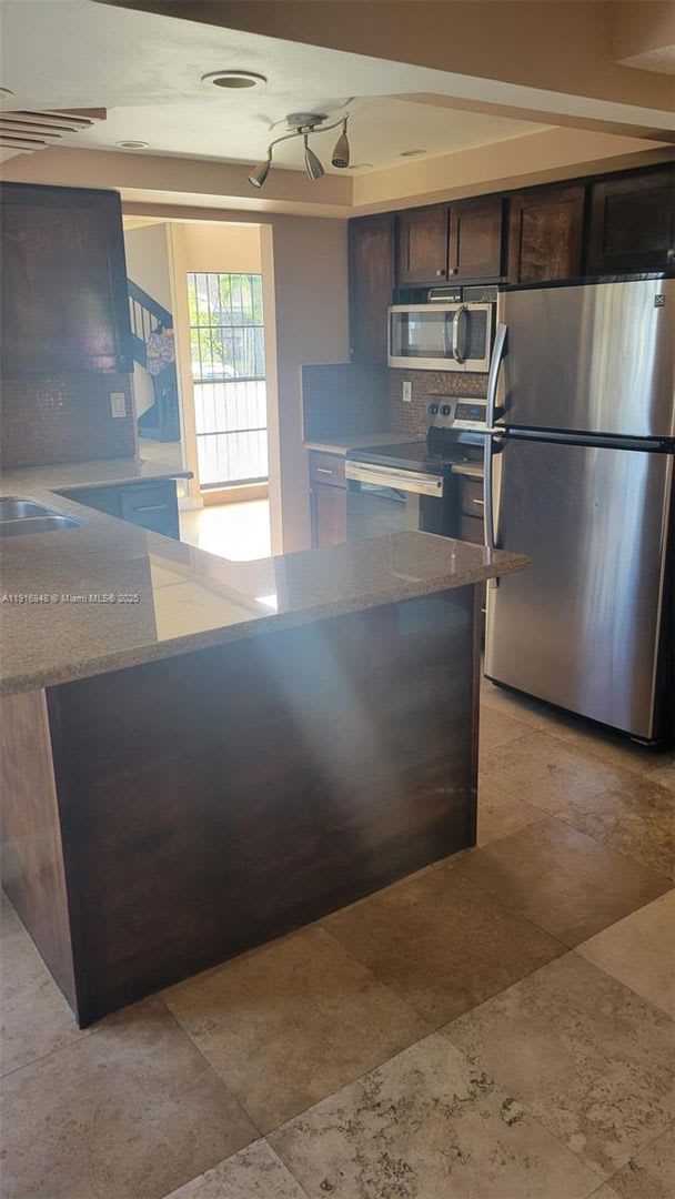 914 NW 106th Ave Circle 914, Miami, FL 33172