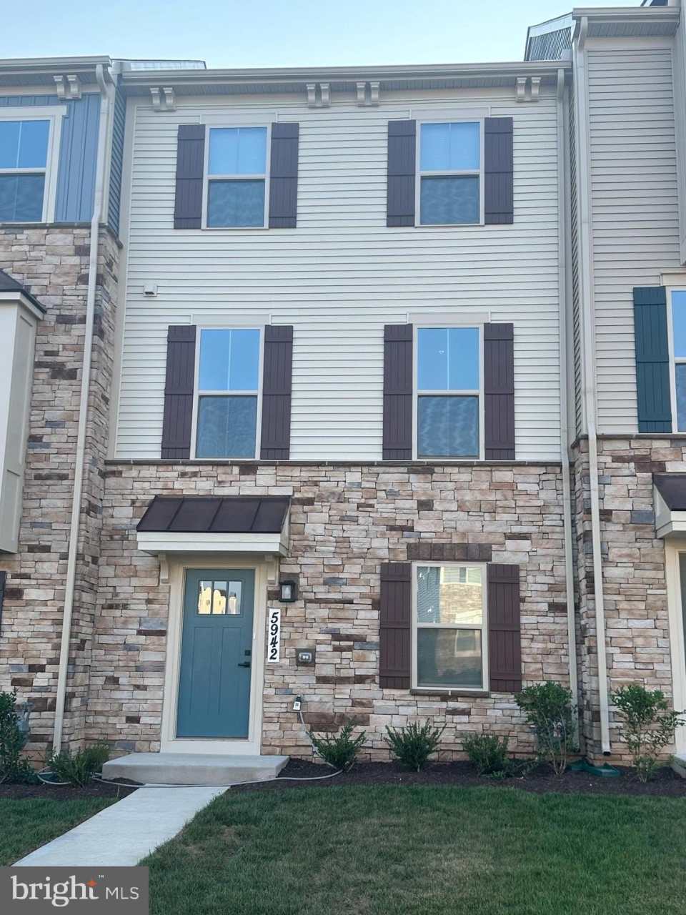 5942 GARDEN WALK DRIVE