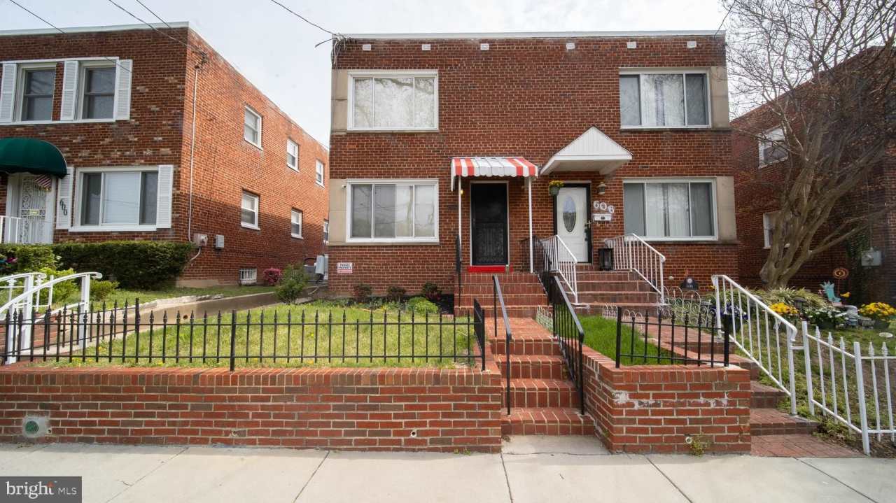 604 NICHOLSON Street NE