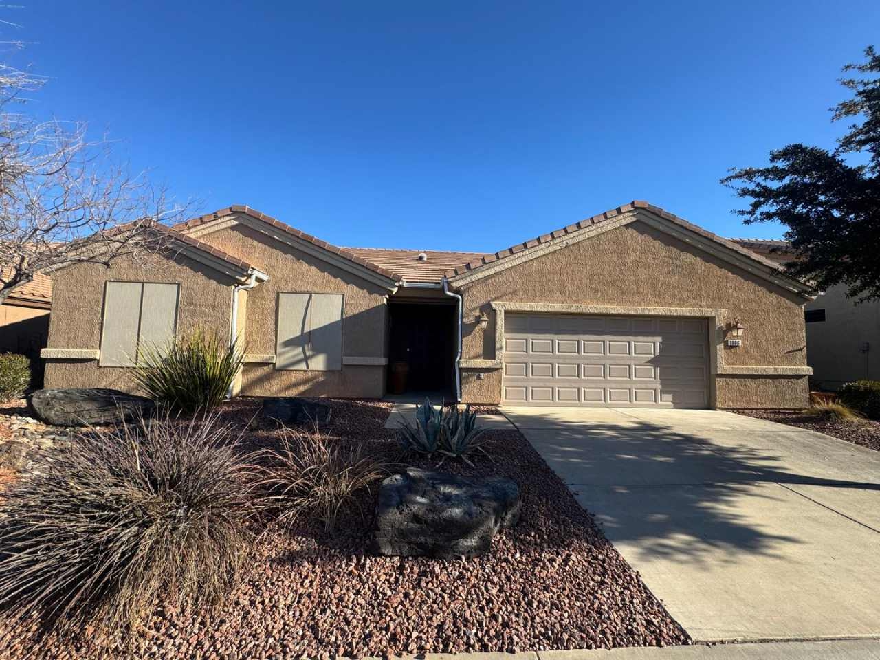 Beautiful 3 Bed / 2 Bath Furnished Home in Sun River 55+ Community!!