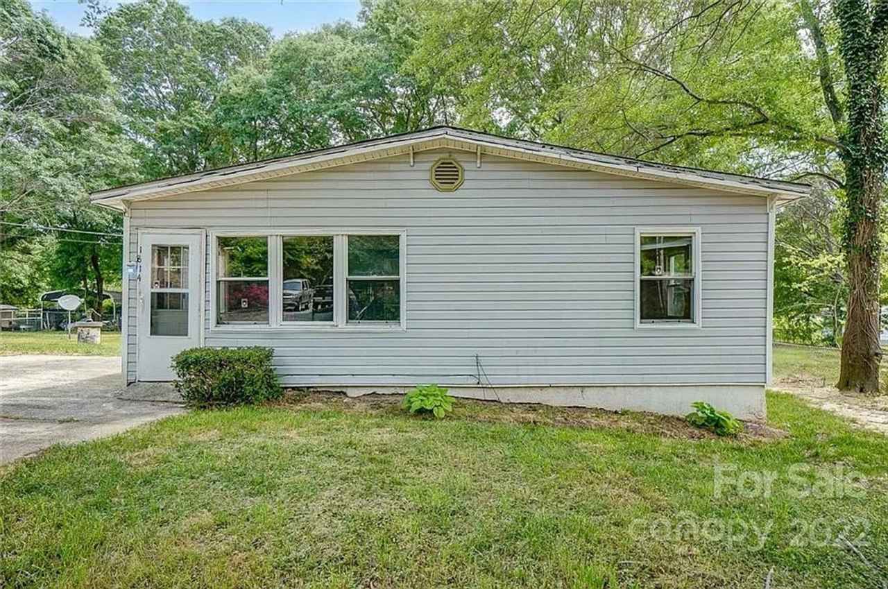 Room in 5 Bedroom Home at Hart St