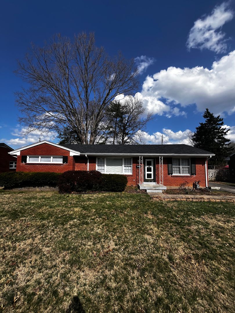 Spacious 3 Bedroom With A Basement