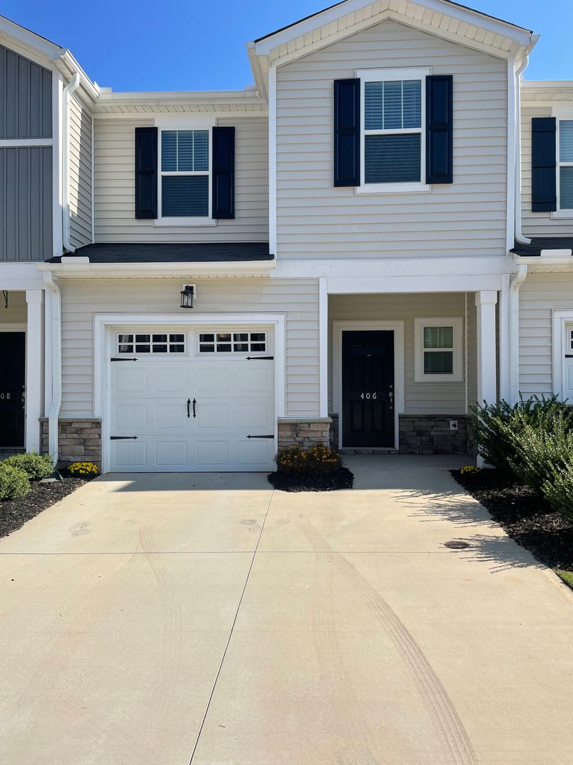 3 Bedroom 2.5 Bathrooms Echo Ridge Community in Greer SC