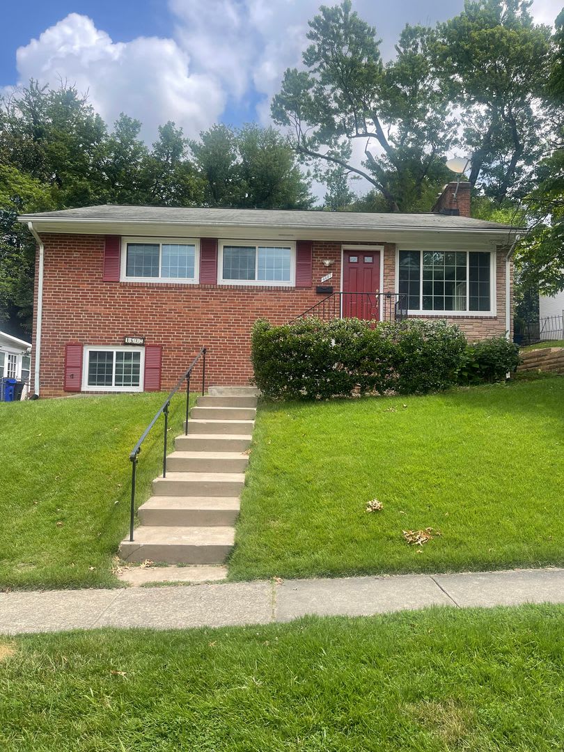 PARKWOOD SUBDIVISION, REFINISHED HARDWOOD FLOOR, 3 BEDROOMS ON MAIN LELVE, FINISHED BASEMENT