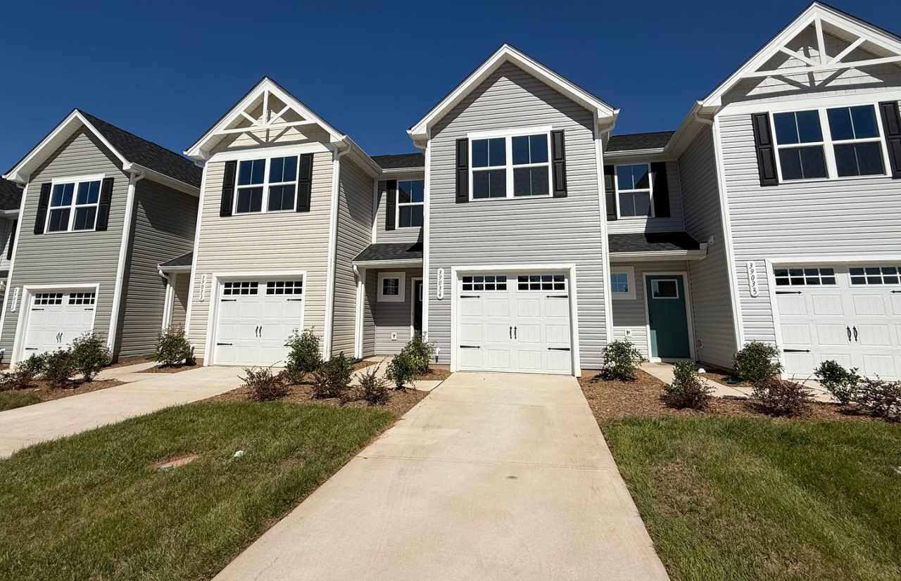 Modern 3-Bedroom Townhouse with Garage  Private Patio