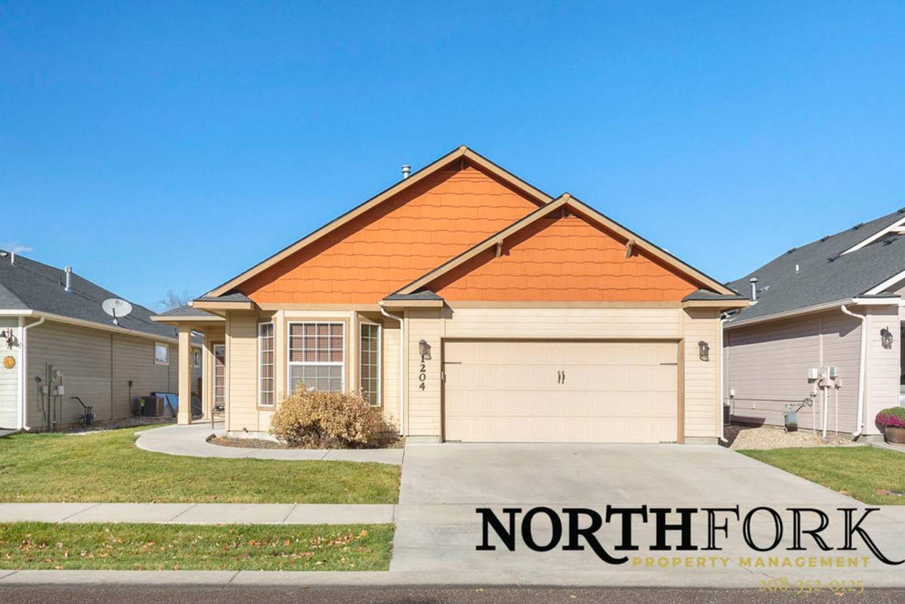 Low Maintenance Craftsman Home in Nampa