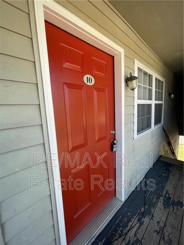 1810 W Twin Springs St